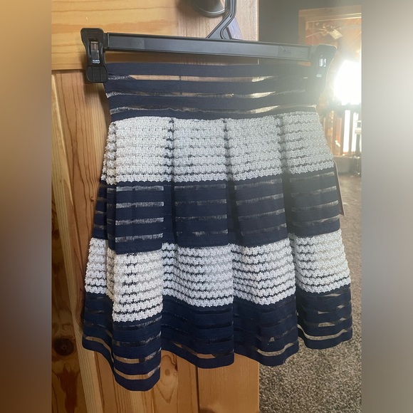 Emma & Elsa High waisted Navy & White Mini Pleated Skirt - Picture 6 of 6